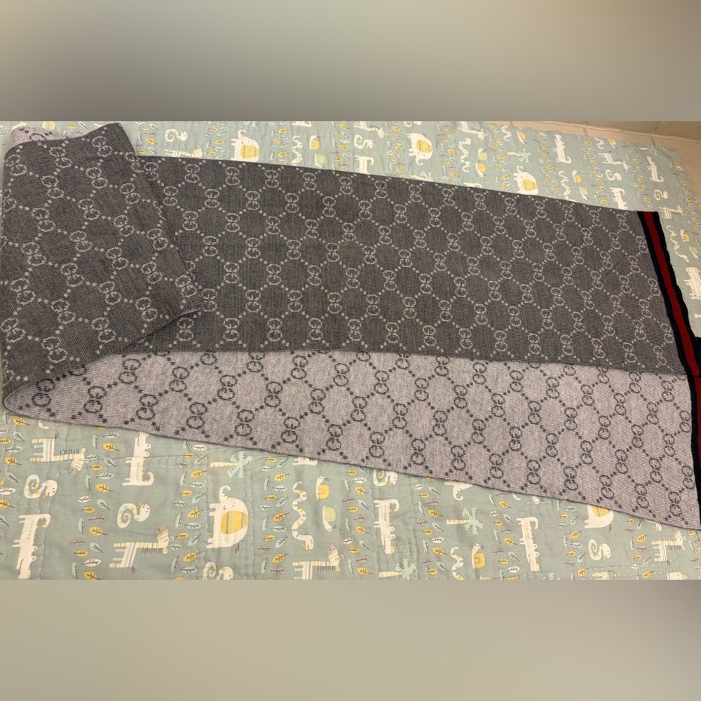Gucci Muffler Scarf (PRICE FIRM)